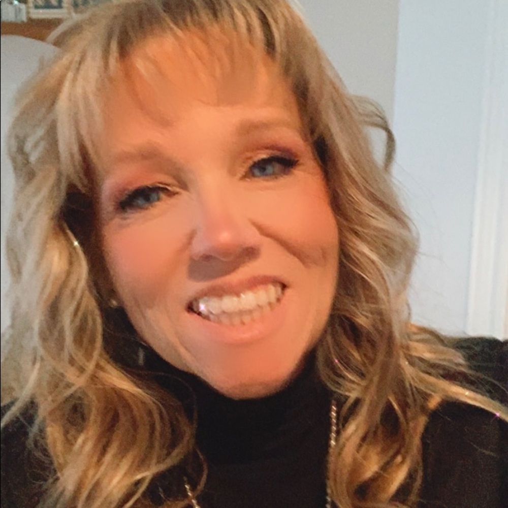 Meet your Posher, Claudia